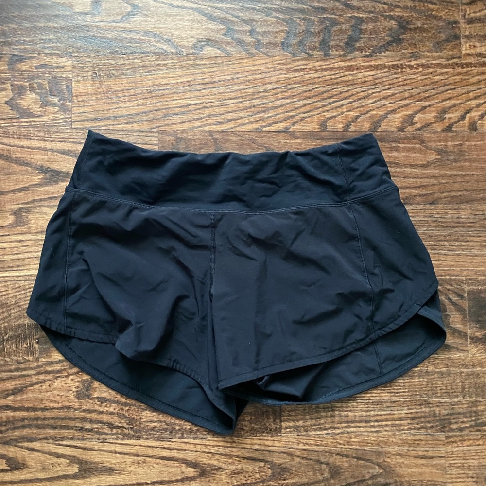 black lululemon shorts